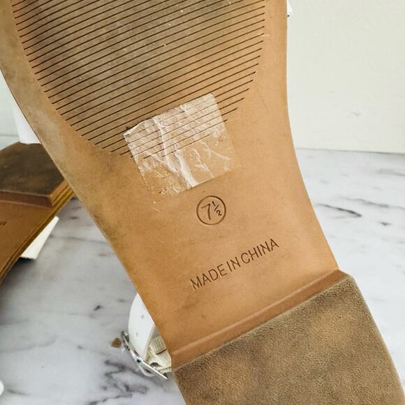 Steve Madden White Slip On Flat Sandals Women’s Size 7.5 - Picture 8 of 9